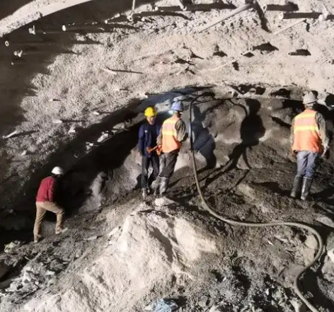 湘西拱顶带模注浆料的施工流程及注意事项